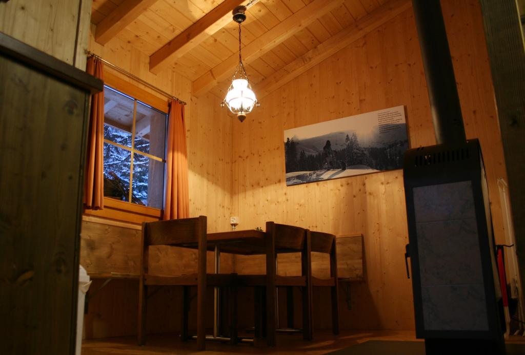 Huttenhotel Husky Lodge Muotathal Room photo